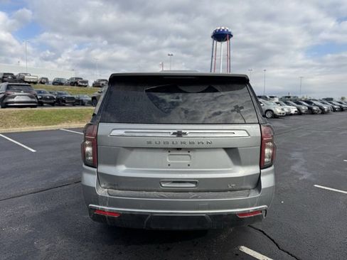 Used 2024 Chevrolet Suburban LT w/ LT Signature Plus Package image 4
