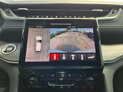 Used 2023 Jeep Grand Cherokee Limited w/ Luxury Tech Group II RWD image 25