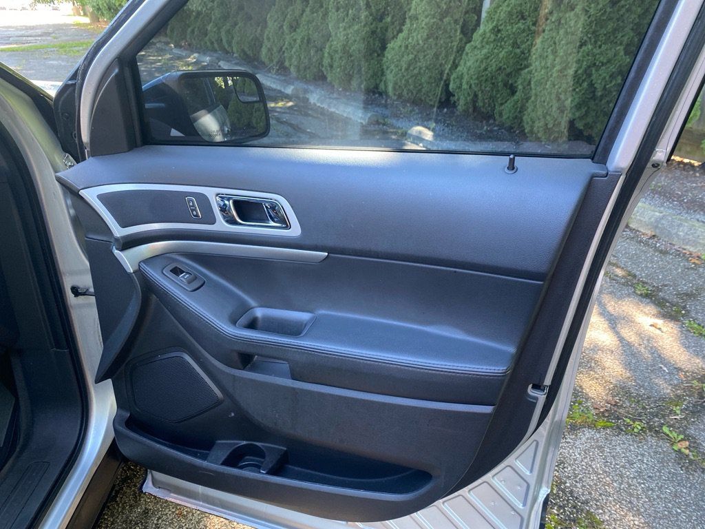 Used 2013 Ford Explorer XLT FWD image 26