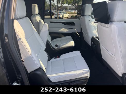 Used 2025 Chevrolet Suburban Premier RWD image 24