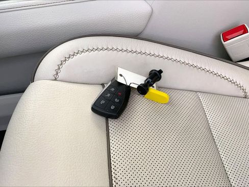 Used 2021 GMC Yukon Denali w/ Denali Premium Package image 13