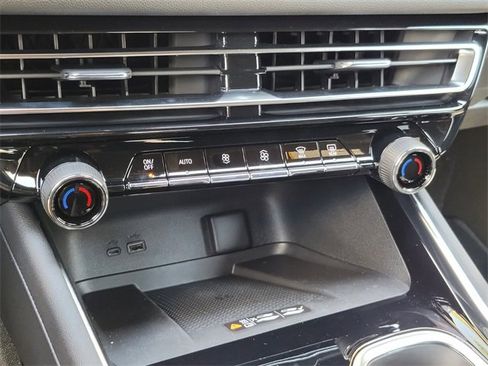 New 2025 Chevrolet Traverse LT image 19