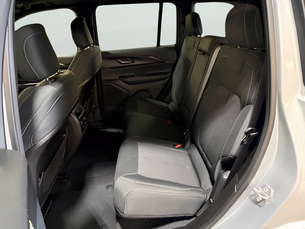 Certified 2025 Jeep Grand Cherokee Laredo X AWD/4WD image 24