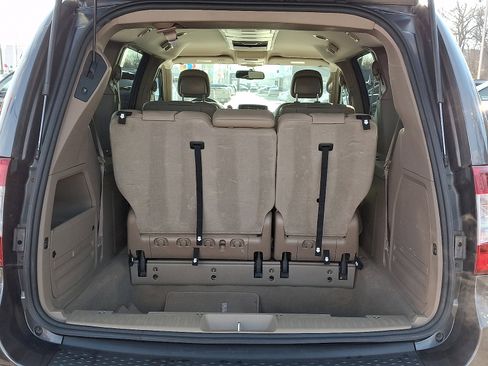 Used 2016 Chrysler Town & Country Touring w/ Driver Convenience Group image 21