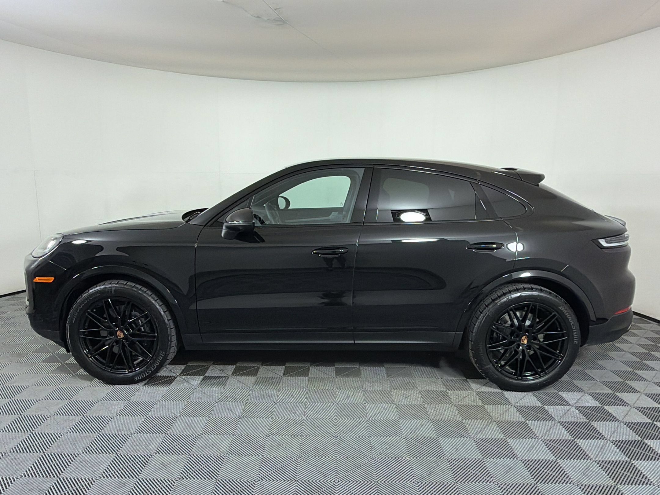 Used 2026 Porsche Cayenne Coupe AWD/4WD image 2