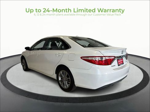Used 2017 Toyota Camry SE w/ Moonroof Package FWD image 5