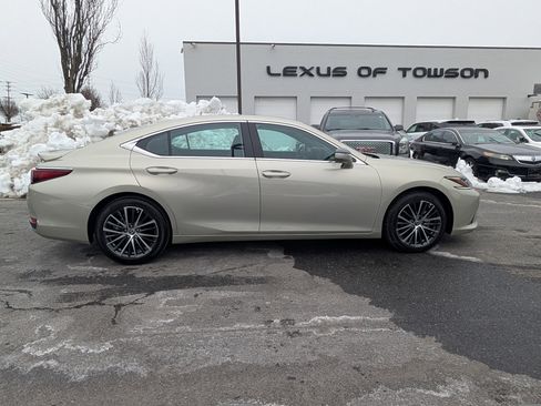 Certified 2025 Lexus ES 300h w/ Premium Package image 2