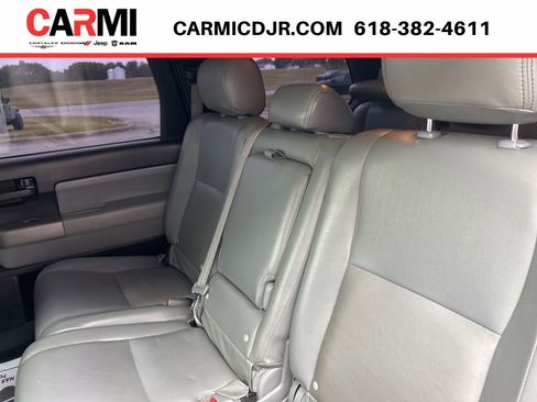 Used 2016 Toyota Sequoia SR5 AWD/4WD image 32