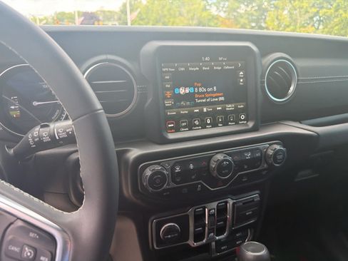 Used 2023 Jeep Wrangler Unlimited Sahara w/ Cold Weather Group AWD/4WD image 11