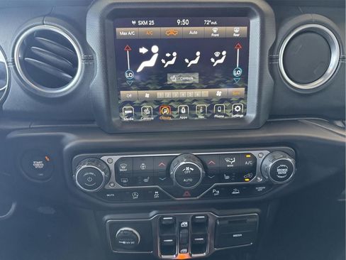 Used 2020 Jeep Gladiator Overland AWD/4WD image 19