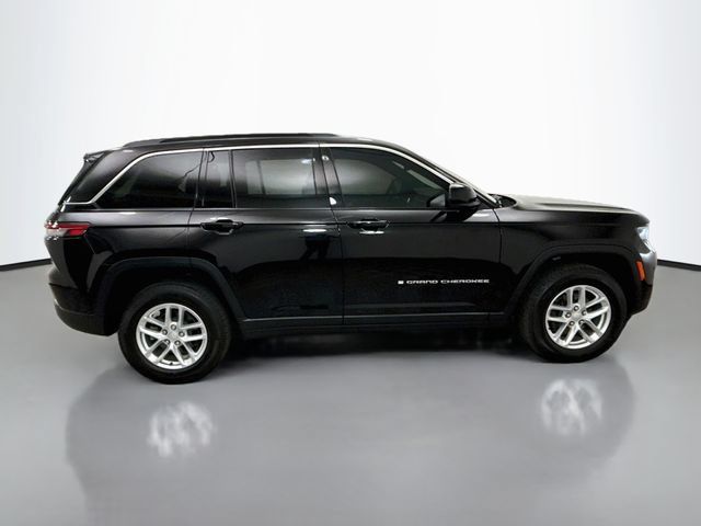 Used 2024 Jeep Grand Cherokee Laredo X w/ Luxury Tech Group I AWD/4WD image 8