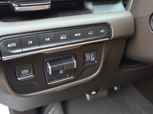 Certified 2022 Cadillac Escalade Sport w/ Touring Package image 27