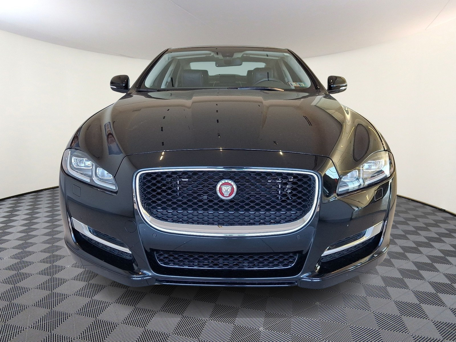 Used 2017 Jaguar XJ R-Sport AWD/4WD image 6