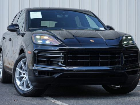 Used 2024 Porsche Cayenne AWD/4WD image 4