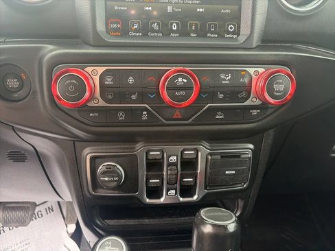 Used 2020 Jeep Gladiator Overland AWD/4WD image 20