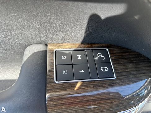 Used 2019 Land Rover Range Rover Sport HSE AWD/4WD image 18