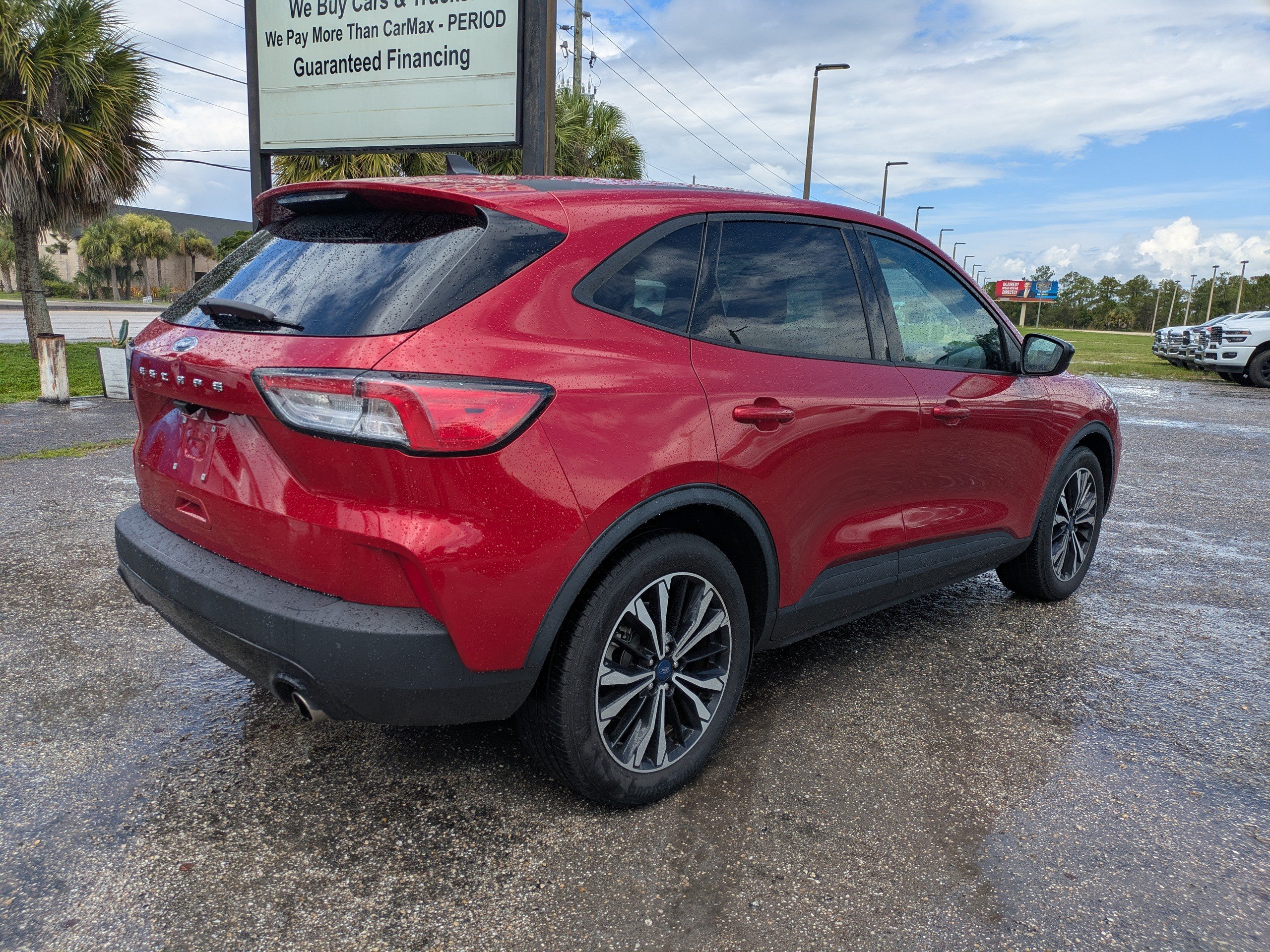 Used 2022 Ford Escape SE w/ SE Sport Appearance Package FWD image 4