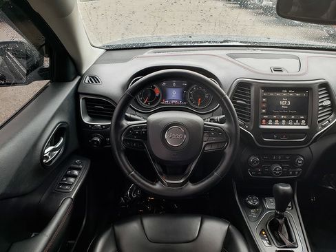 Used 2019 Jeep Cherokee Trailhawk image 14