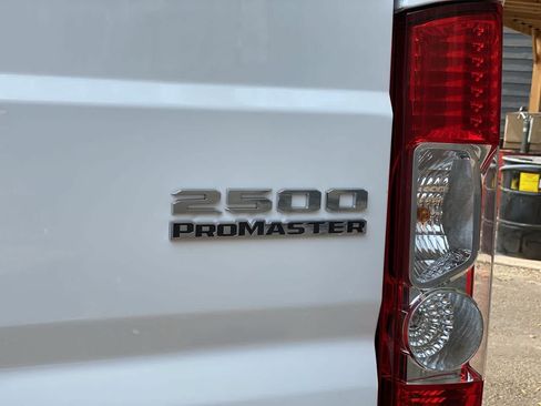 Used 2026 RAM ProMaster 2500 w/ Convenience Group FWD image 10