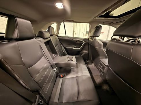Used 2023 Toyota RAV4 XLE Premium image 31