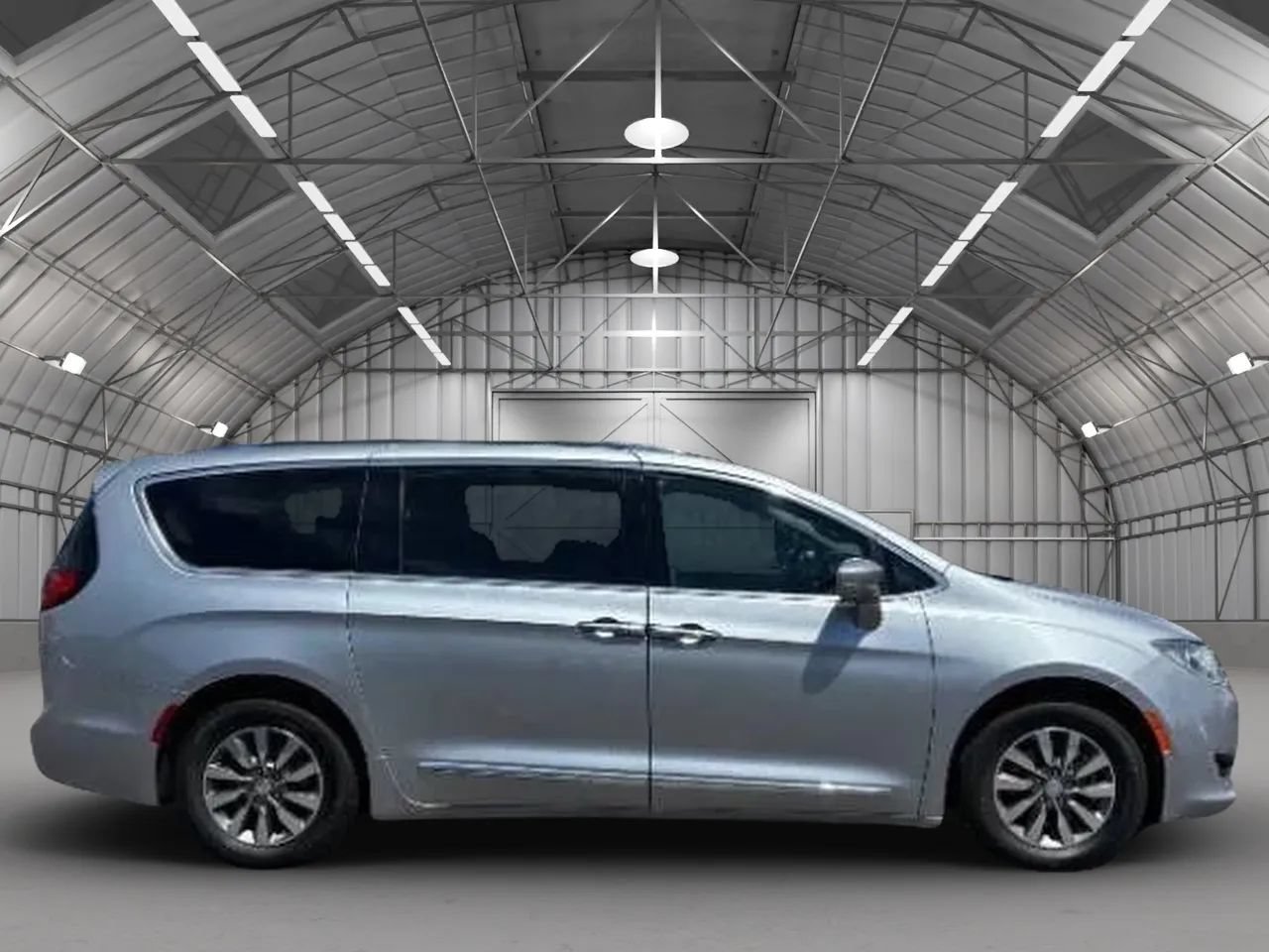 Used 2019 Chrysler Pacifica Touring-L Plus FWD image 2