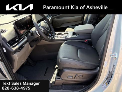 New 2026 Kia Carnival EX image 17