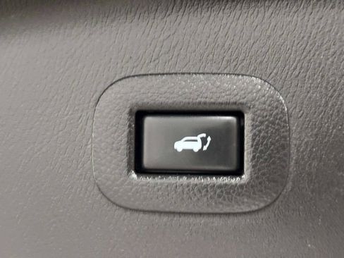 Used 2017 INFINITI QX80 4WD w/ Driver Assistance Package image 7