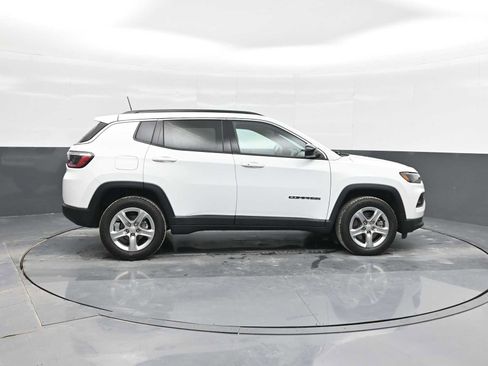 Used 2023 Jeep Compass Latitude image 5