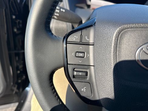 Used 2025 Toyota bZ4X AWD image 8