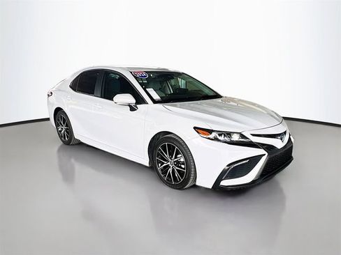 Used 2024 Toyota Camry SE FWD image 2
