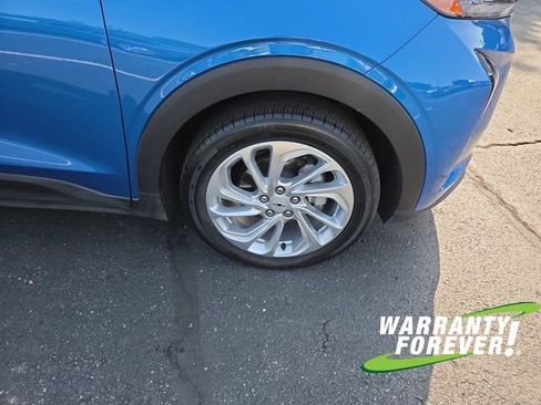 Used 2023 Chevrolet Bolt EUV LT FWD image 19