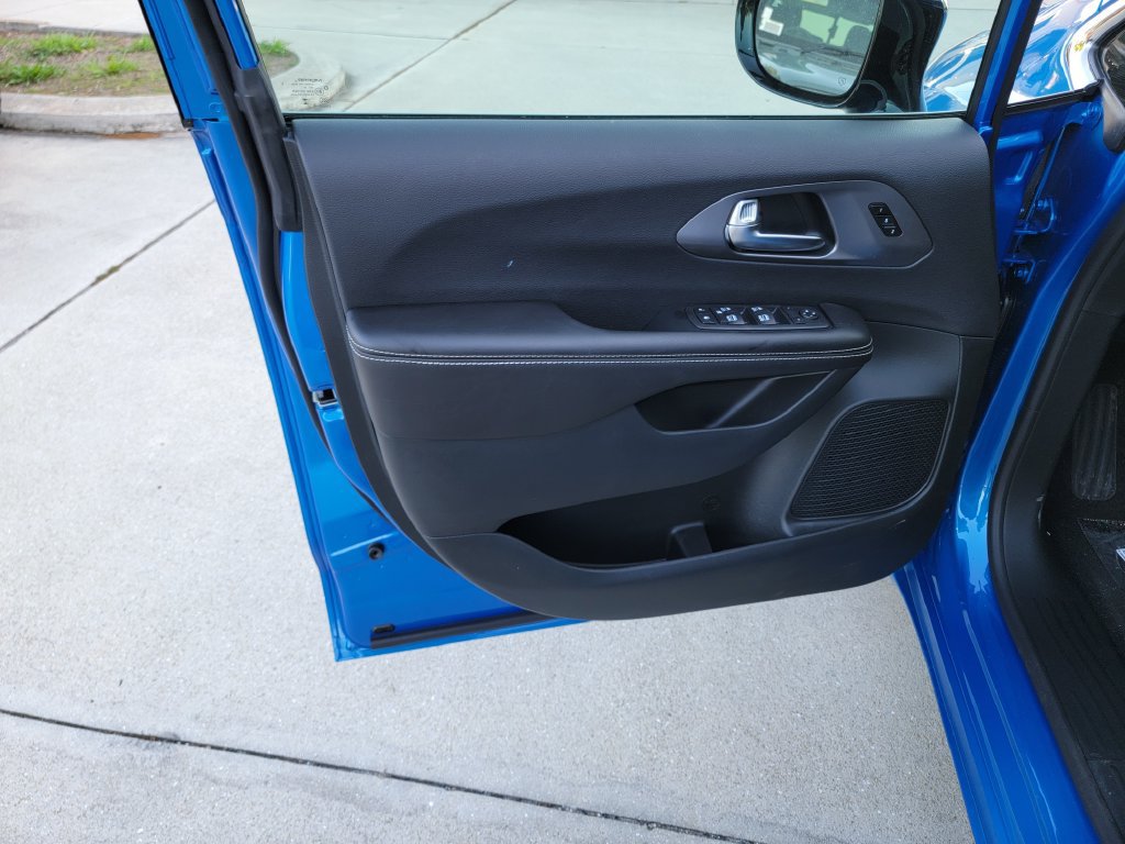 New 2026 Chrysler Pacifica Select FWD image 10