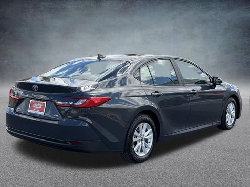 Used 2025 Toyota Camry LE image 3