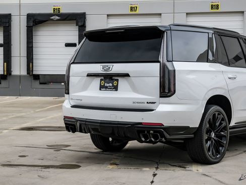 Used 2025 Cadillac Escalade V w/ LPO, ONYX Package AWD/4WD image 20