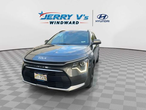 Used 2023 Kia Niro EX w/ EX Cold Weather Package image 3