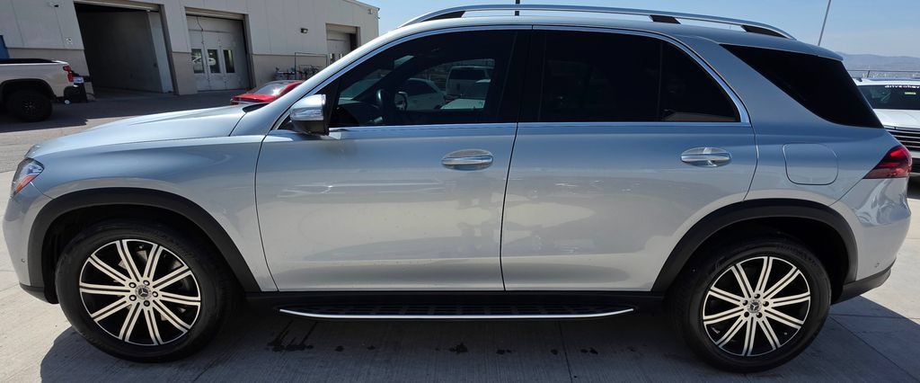 Used 2025 Mercedes-Benz GLE 450e 4MATIC image 5