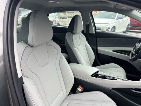 New 2025 Hyundai Elantra Limited image 50