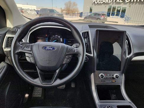 Used 2021 Ford Edge SE image 6
