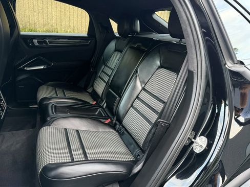 Used 2023 Porsche Cayenne Turbo S image 47