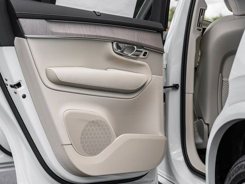 New 2026 Volvo XC90 B6 Ultra image 33