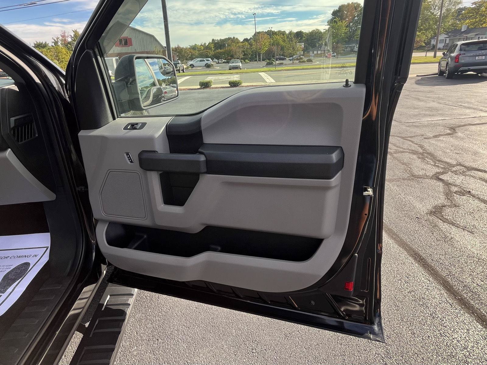 Used 2015 Ford F150 XL w/ Equipment Group 101A Mid AWD/4WD image 31