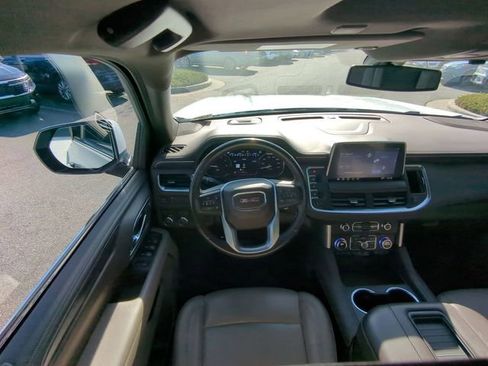 Used 2021 GMC Yukon XL SLT w/ SLT Premium Package image 46