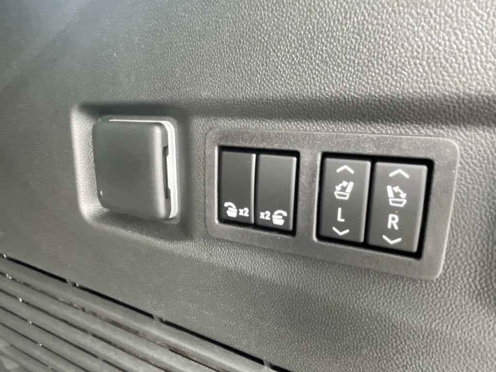 New 2026 Chevrolet Tahoe High Country AWD/4WD image 11