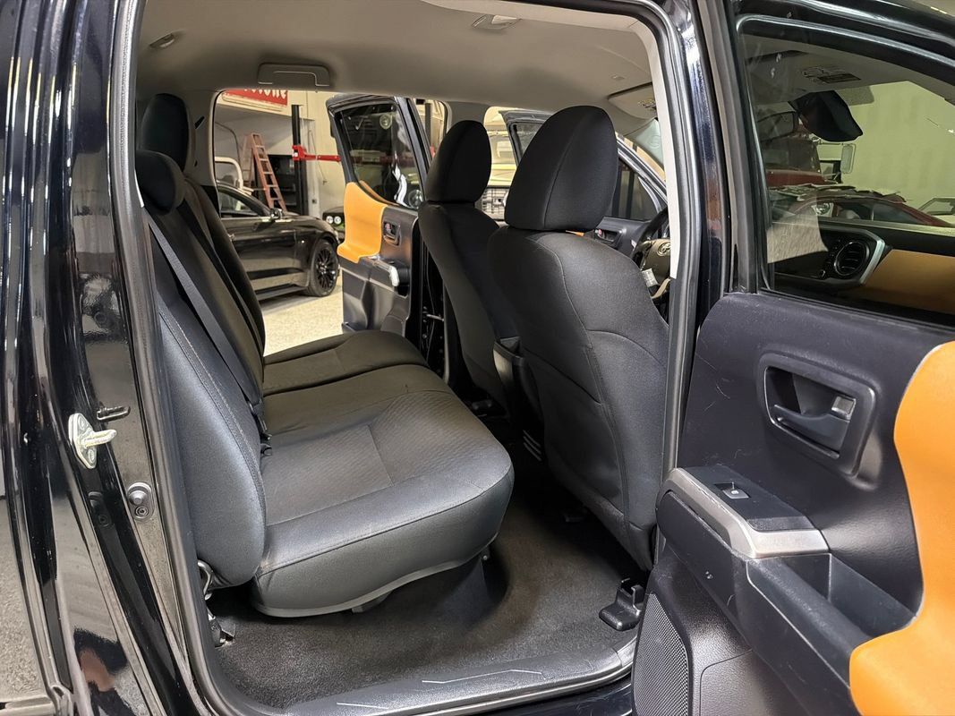 Used 2020 Toyota Tacoma SR5 RWD image 39