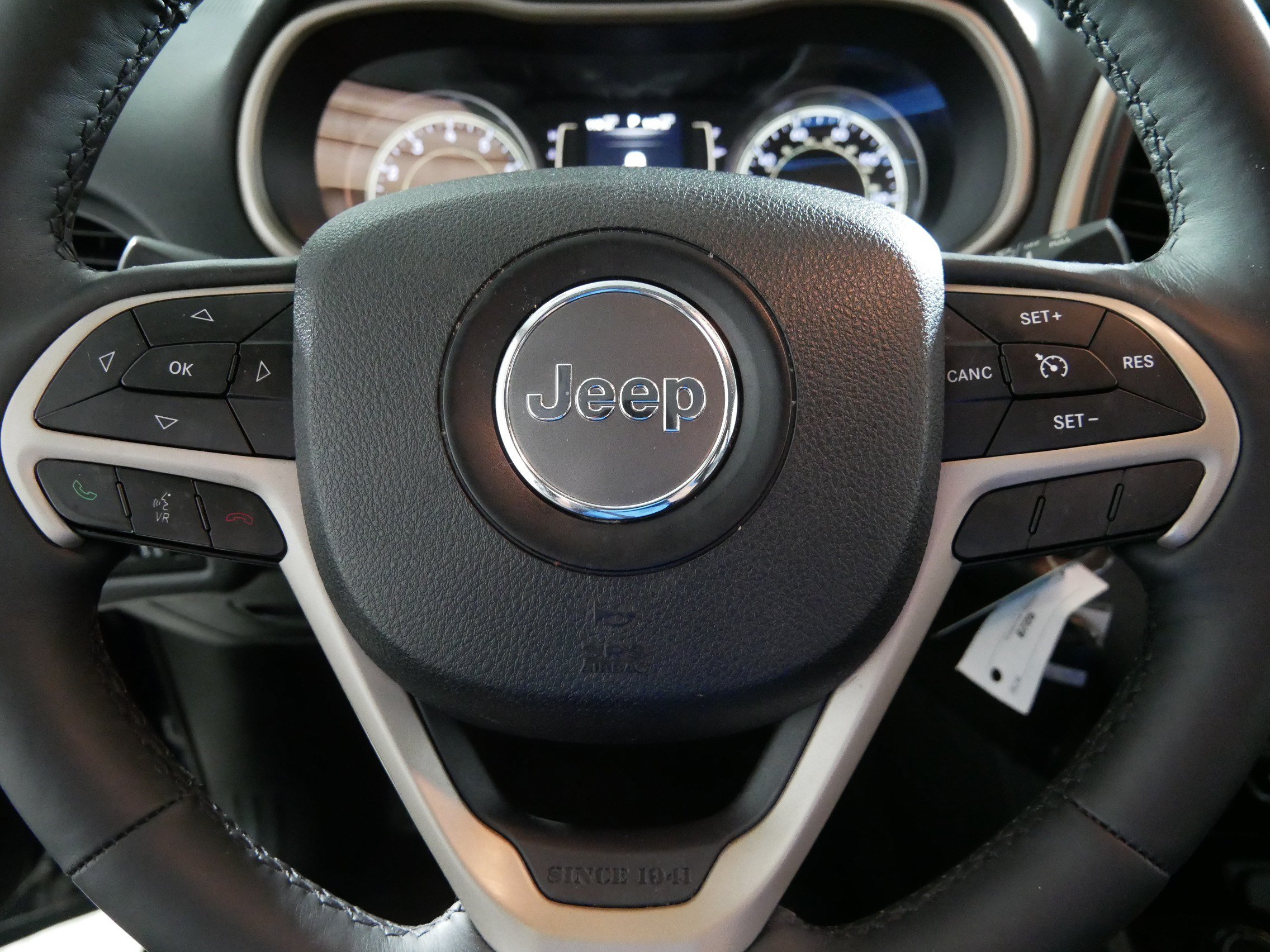Used 2014 Jeep Cherokee Latitude w/ Cold Weather Group AWD/4WD image 25