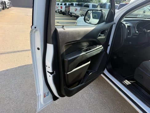 Used 2022 Chevrolet Colorado LT w/ Fleet Safety Package RWD image 8
