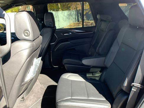 Used 2022 Cadillac Escalade Luxury image 24