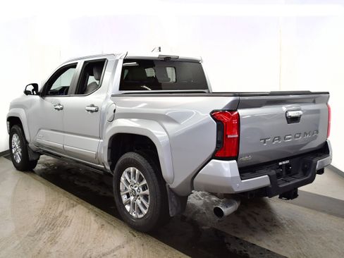 Used 2024 Toyota Tacoma Limited w/ Limited Package (LT) image 13