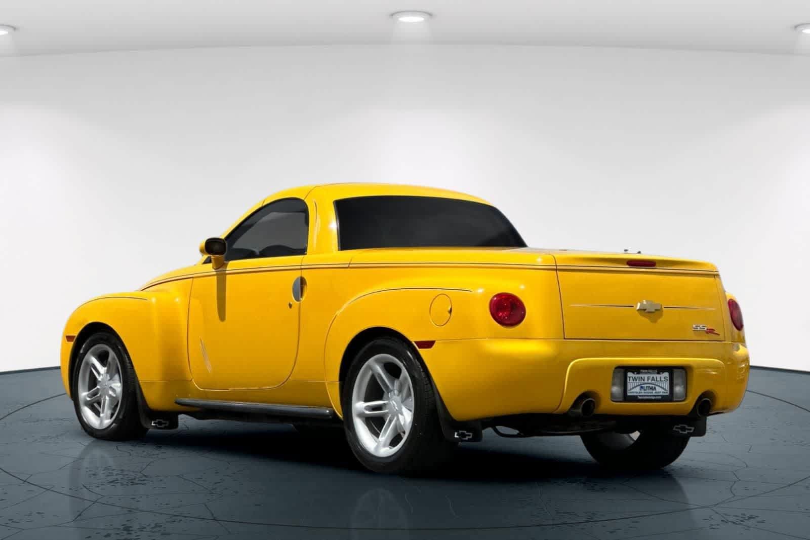 Used 2004 Chevrolet SSR w/ Preferred Equipment Group RWD image 7