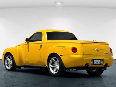 Used 2004 Chevrolet SSR w/ Preferred Equipment Group RWD image 7